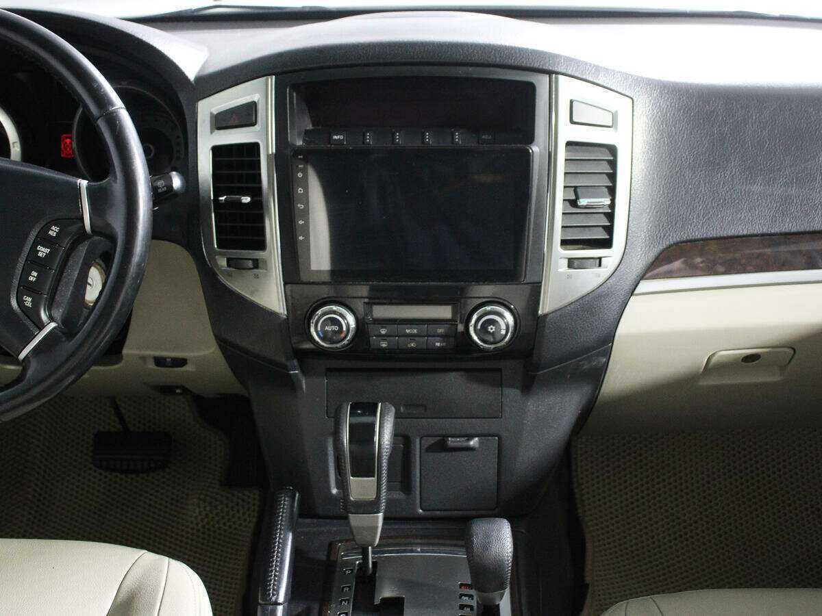 Mitsubishi Pajero с пробегом — 2017 год. Фото: #12