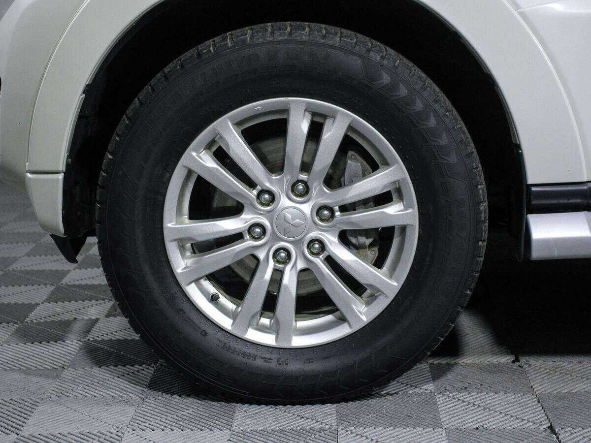 Mitsubishi Pajero с пробегом — 2017 год. Фото: #14