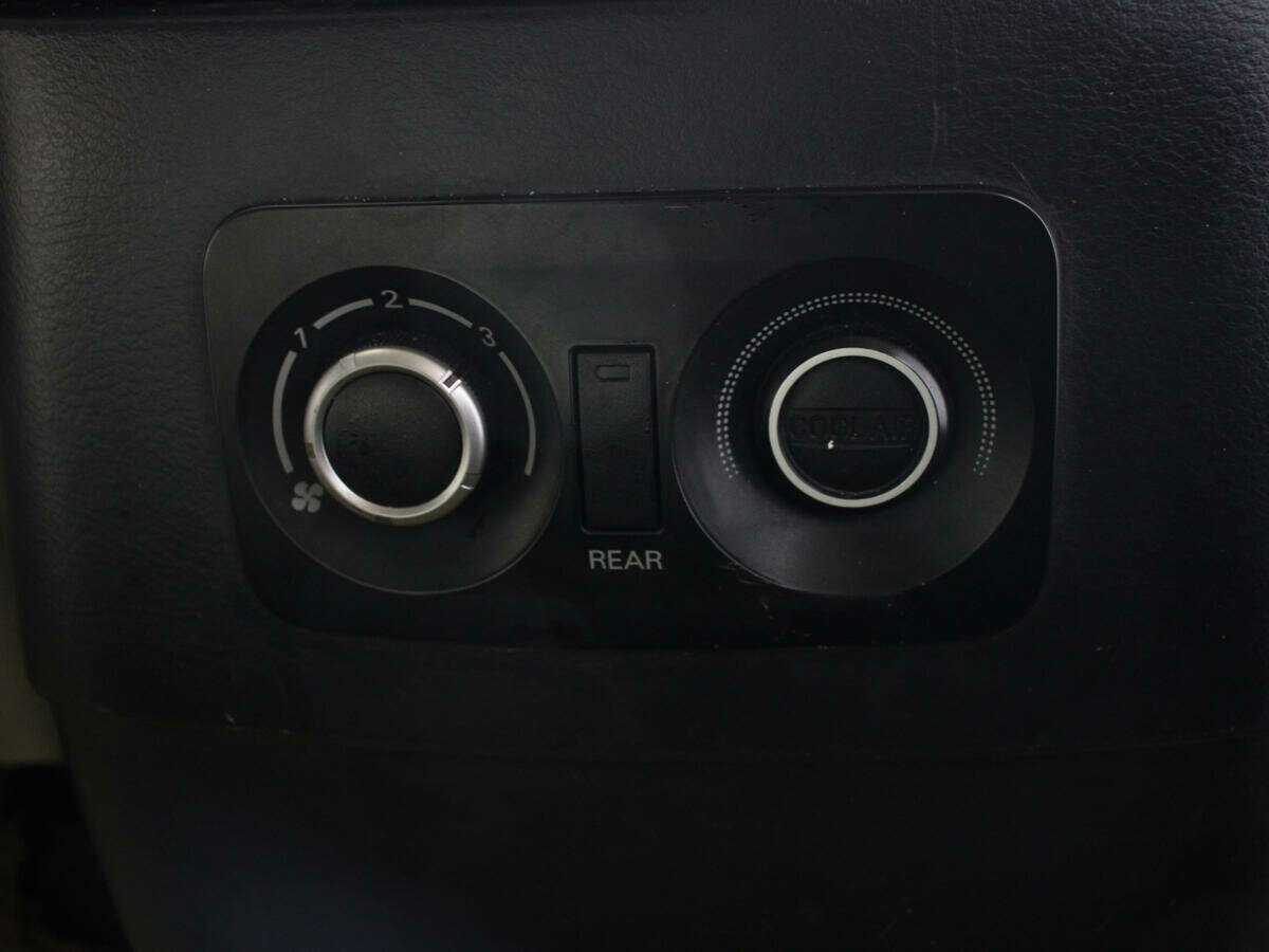 Mitsubishi Pajero с пробегом — 2017 год. Фото: #16