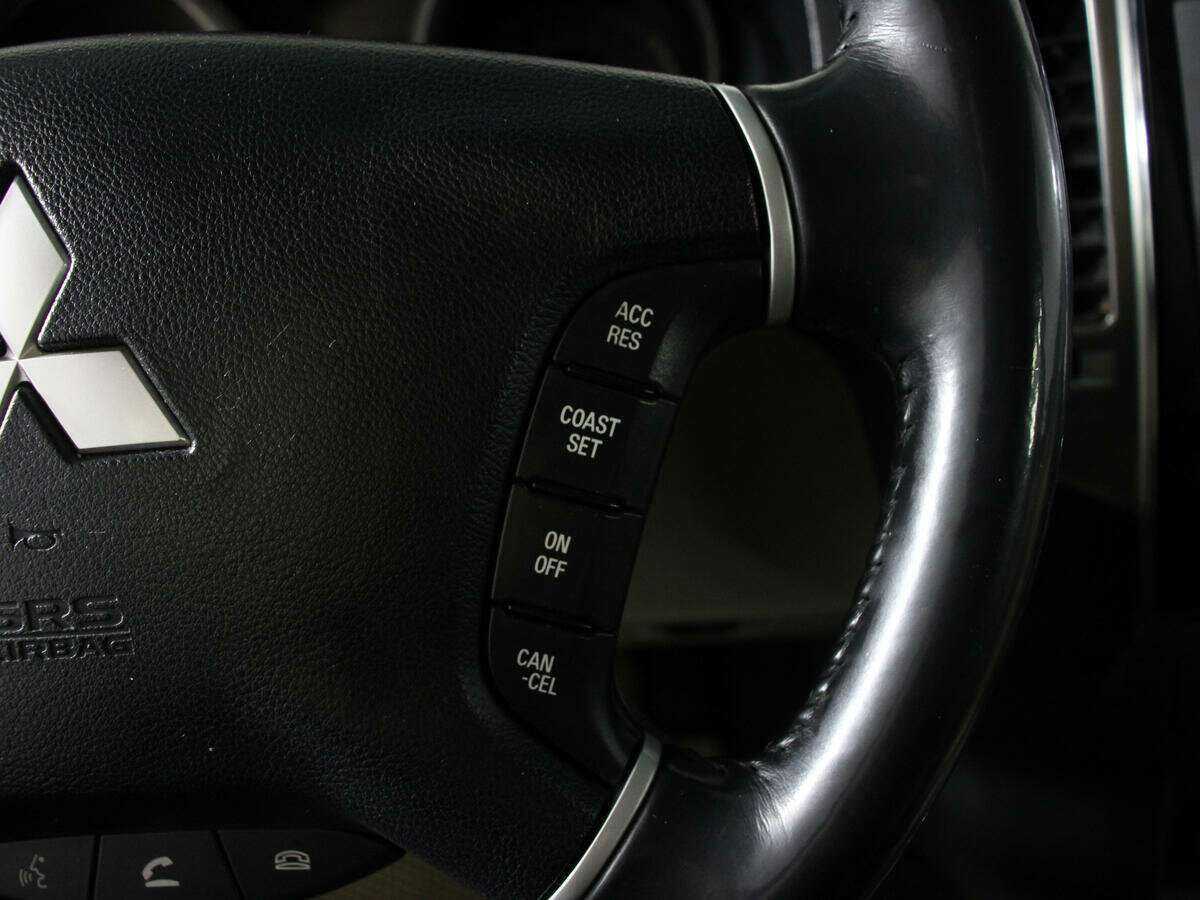 Mitsubishi Pajero с пробегом — 2017 год. Фото: #20