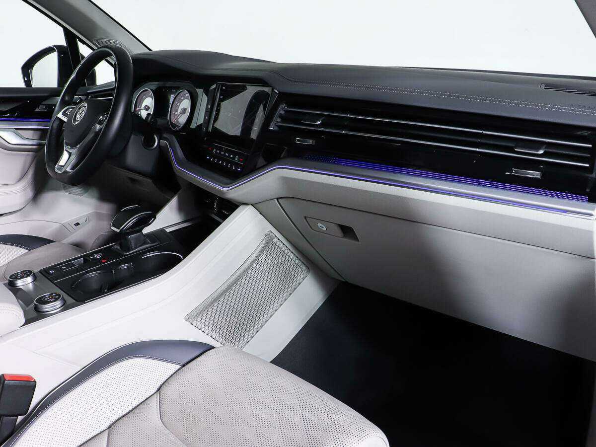 Volkswagen Touareg с пробегом — 2020 год. Фото: #9