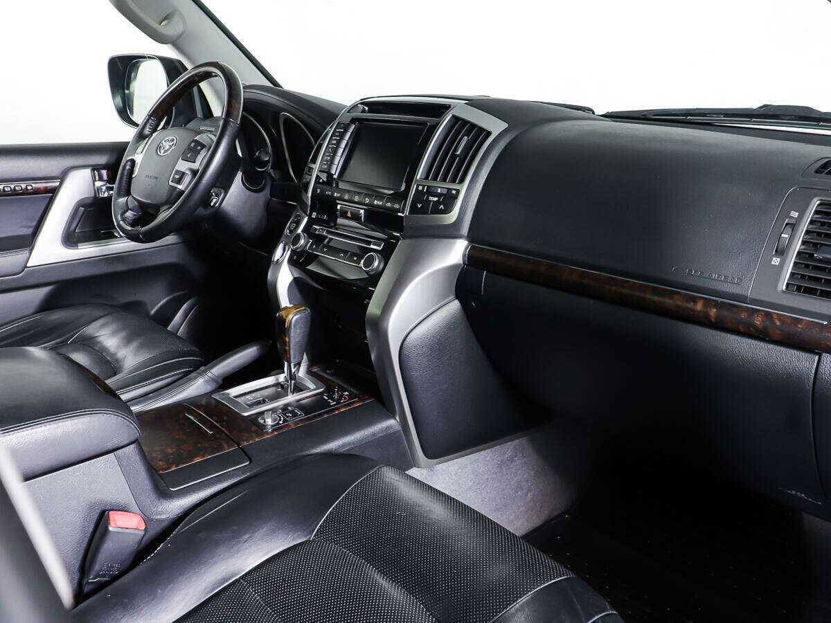 Toyota Land Cruiser с пробегом — 2012 год. Фото: #8