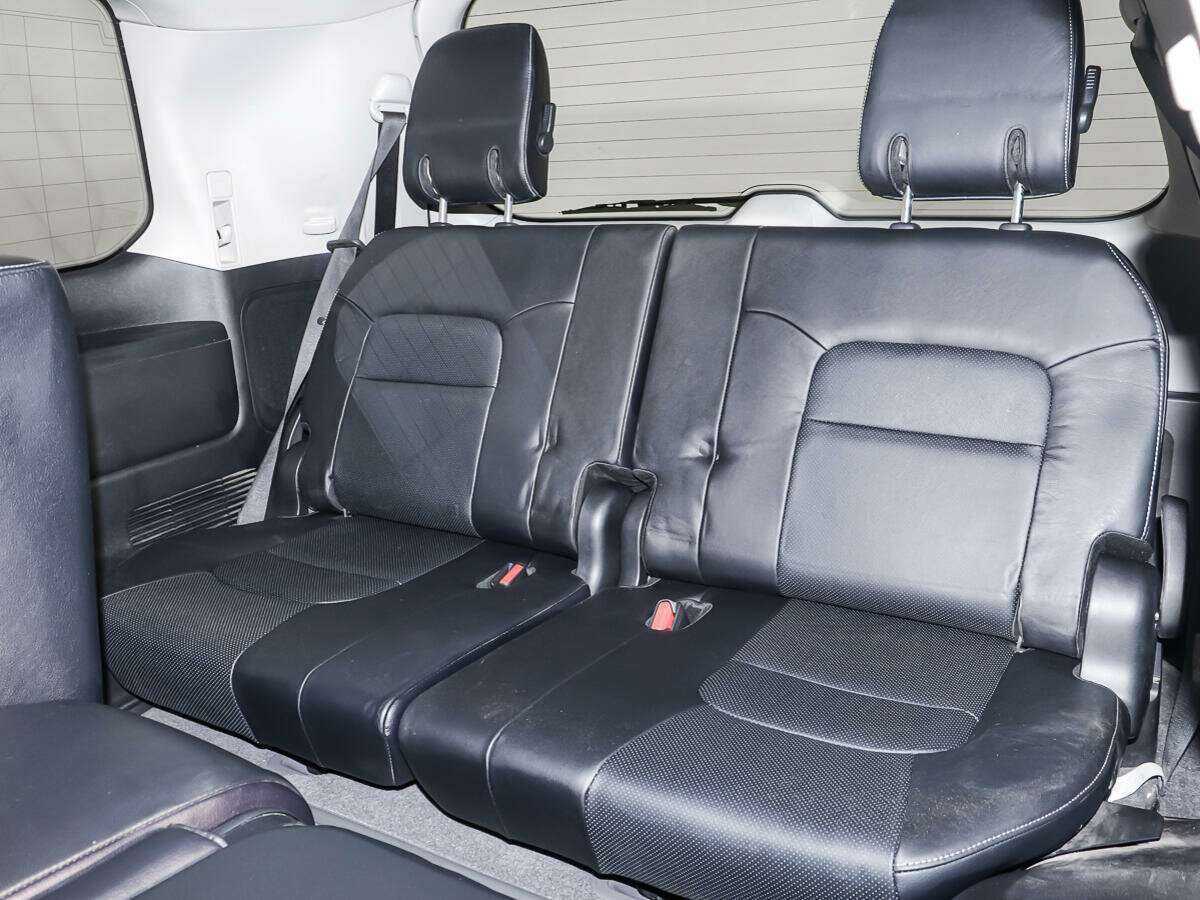 Toyota Land Cruiser с пробегом — 2012 год. Фото: #10