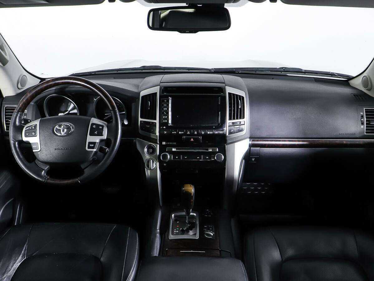 Toyota Land Cruiser с пробегом — 2012 год. Фото: #11