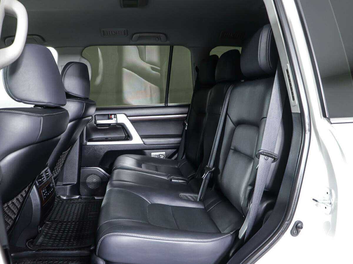Toyota Land Cruiser с пробегом — 2020 год. Фото: #9