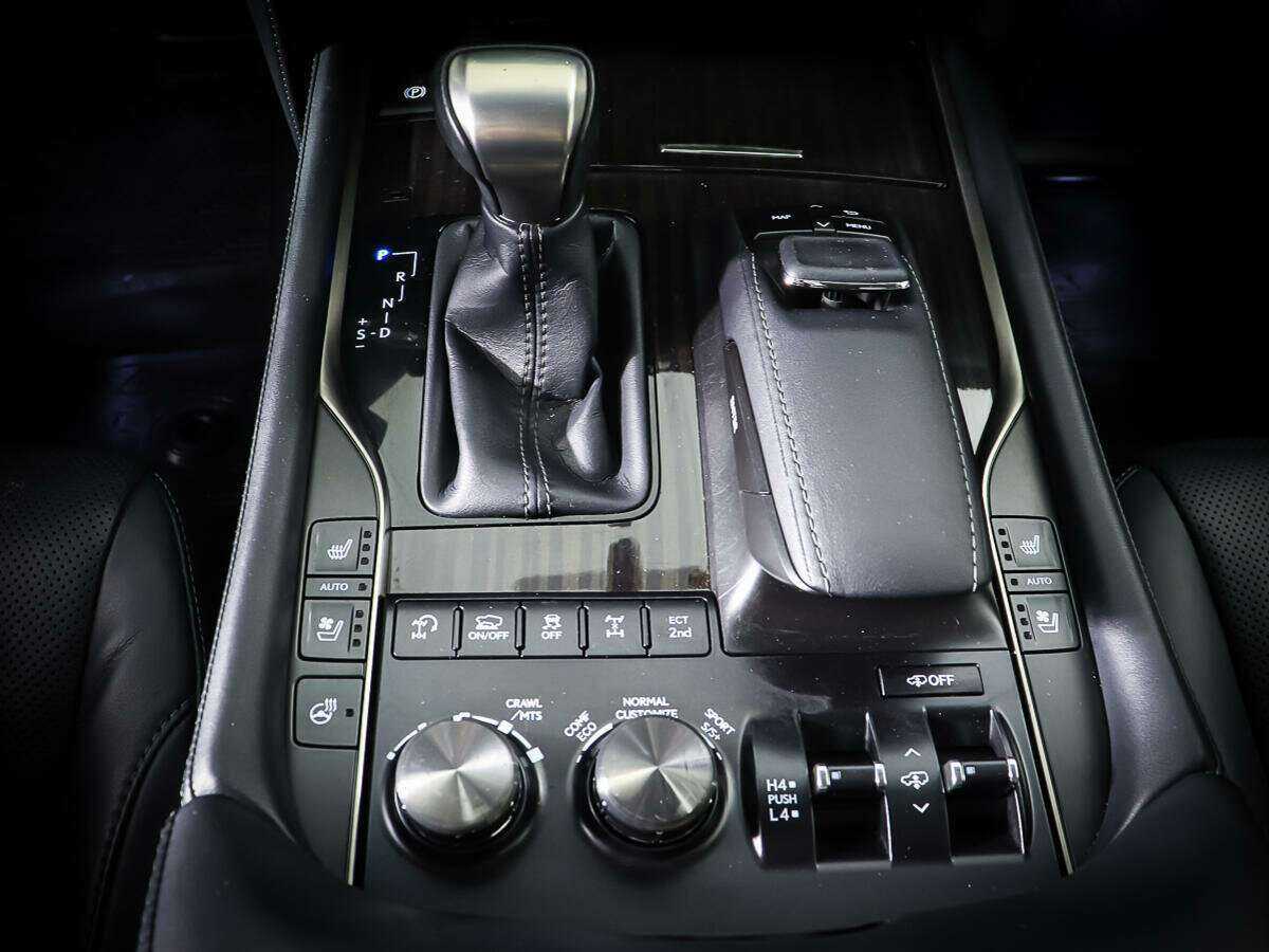 Lexus LX с пробегом — 2016 год. Фото: #19