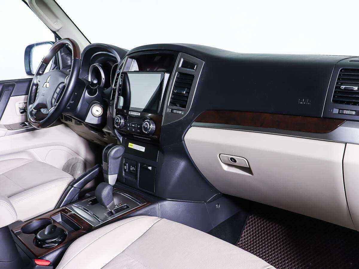 Mitsubishi Pajero с пробегом — 2019 год. Фото: #9