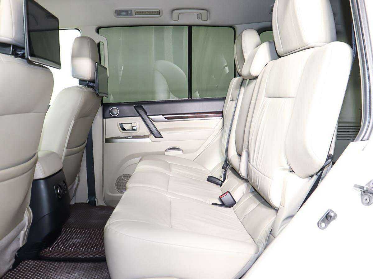 Mitsubishi Pajero с пробегом — 2019 год. Фото: #10