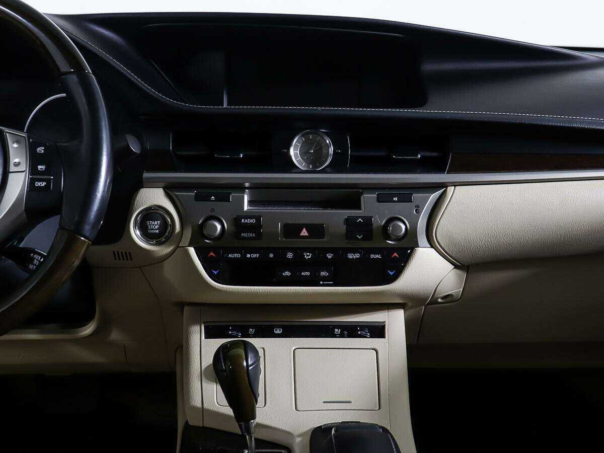 Lexus ES с пробегом — 2013 год. Фото: #11