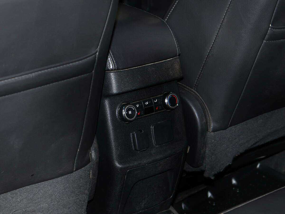 Ford Explorer с пробегом — 2015 год. Фото: #18