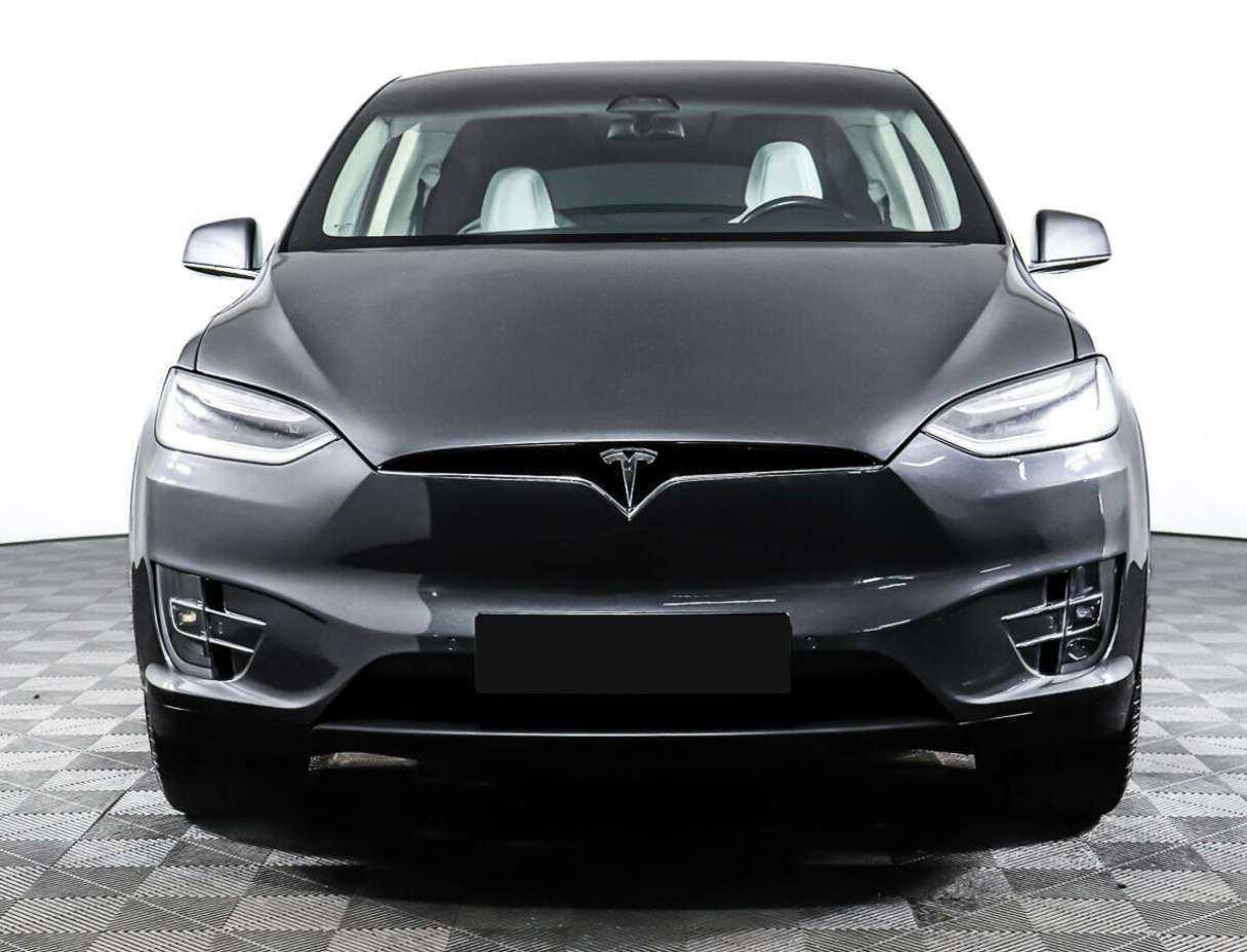 Tesla Model X с пробегом — 2018 год. Фото: #1