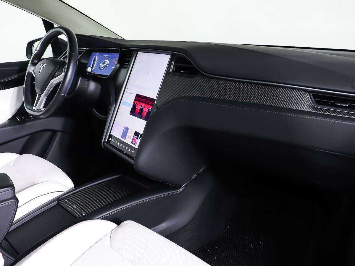 Tesla Model X с пробегом — 2018 год. Фото: #8