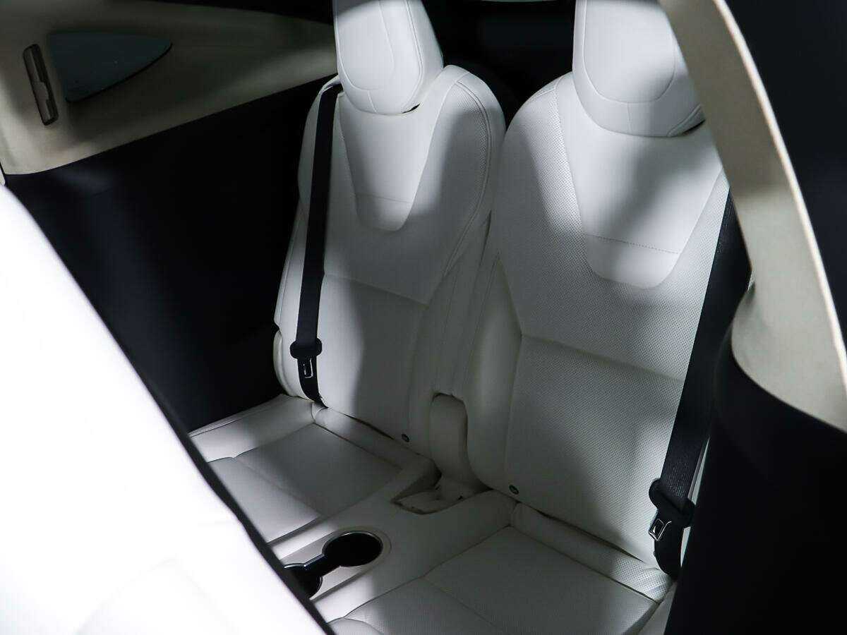 Tesla Model X с пробегом — 2018 год. Фото: #13