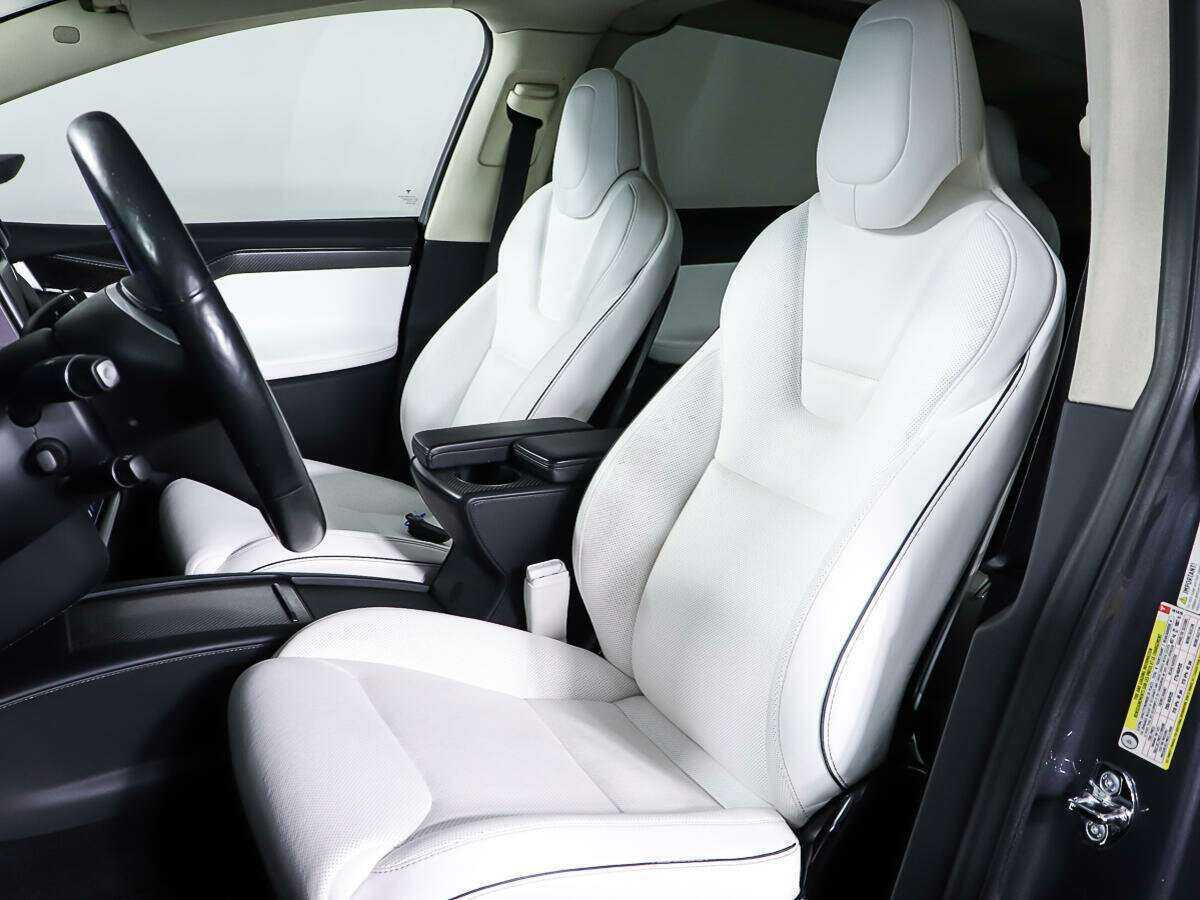 Tesla Model X с пробегом — 2018 год. Фото: #20