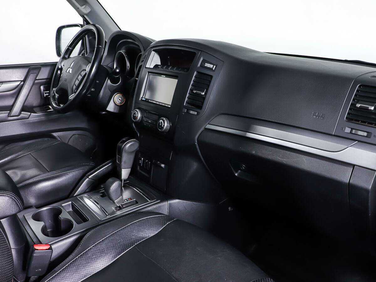 Mitsubishi Pajero с пробегом — 2010 год. Фото: #8