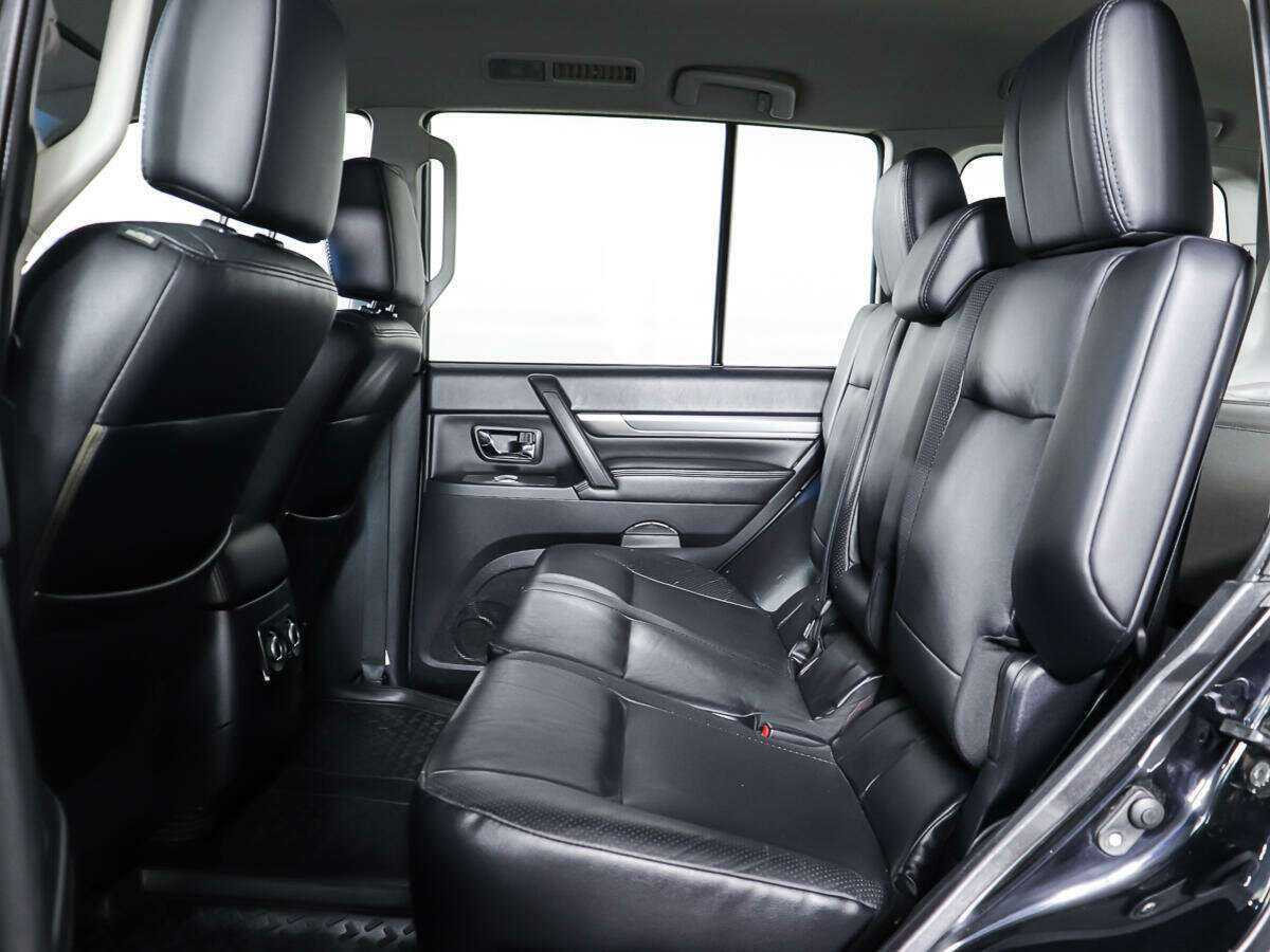 Mitsubishi Pajero с пробегом — 2010 год. Фото: #9