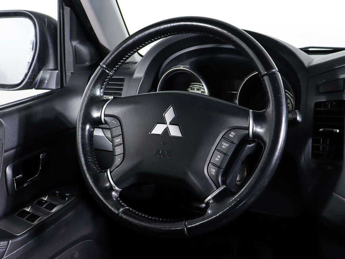 Mitsubishi Pajero с пробегом — 2010 год. Фото: #16