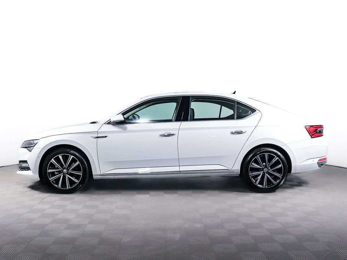 Skoda Superb с пробегом — 2023 год. Фото: #5