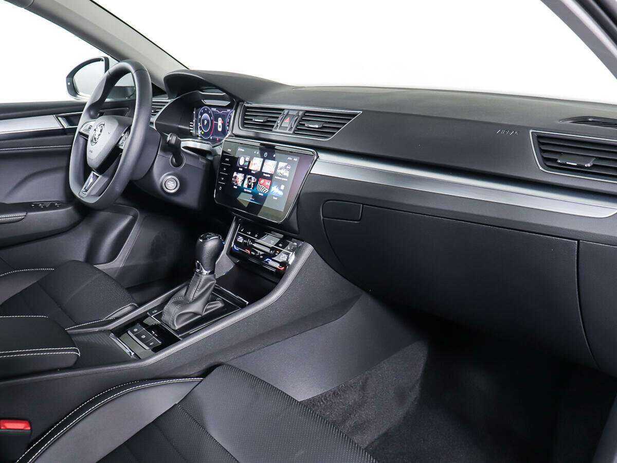 Skoda Superb с пробегом — 2023 год. Фото: #6