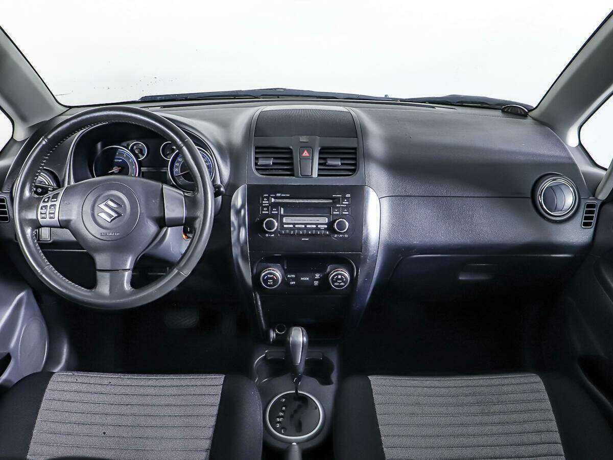 Suzuki SX4 с пробегом — 2010 год. Фото: #10