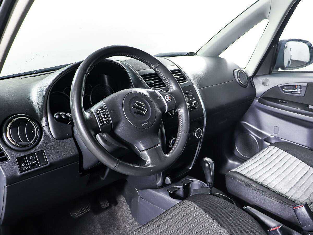 Suzuki SX4 с пробегом — 2010 год. Фото: #12