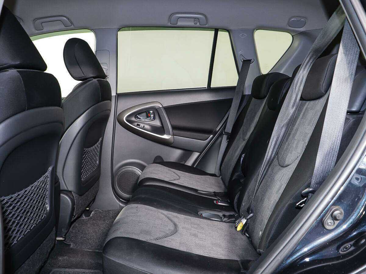 Toyota RAV4 с пробегом — 2011 год. Фото: #9