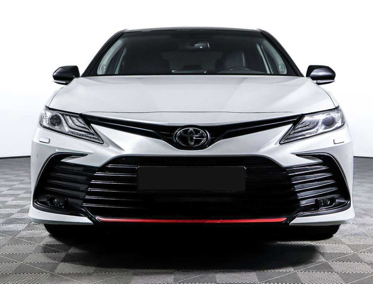 Toyota Camry с пробегом — 2021 год. Фото: #1