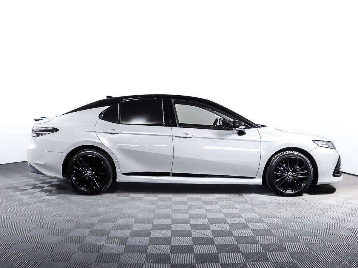 Toyota Camry с пробегом — 2021 год. Фото: #3