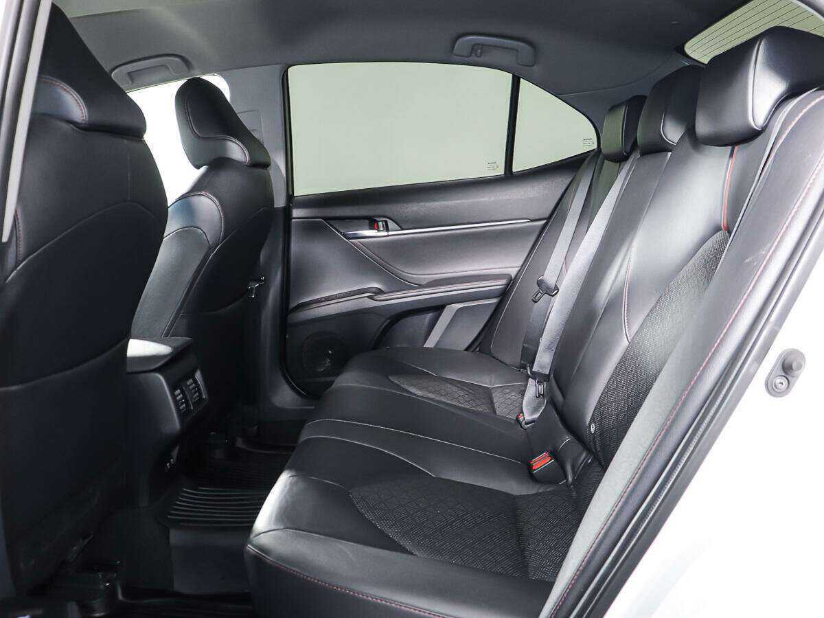 Toyota Camry с пробегом — 2021 год. Фото: #8