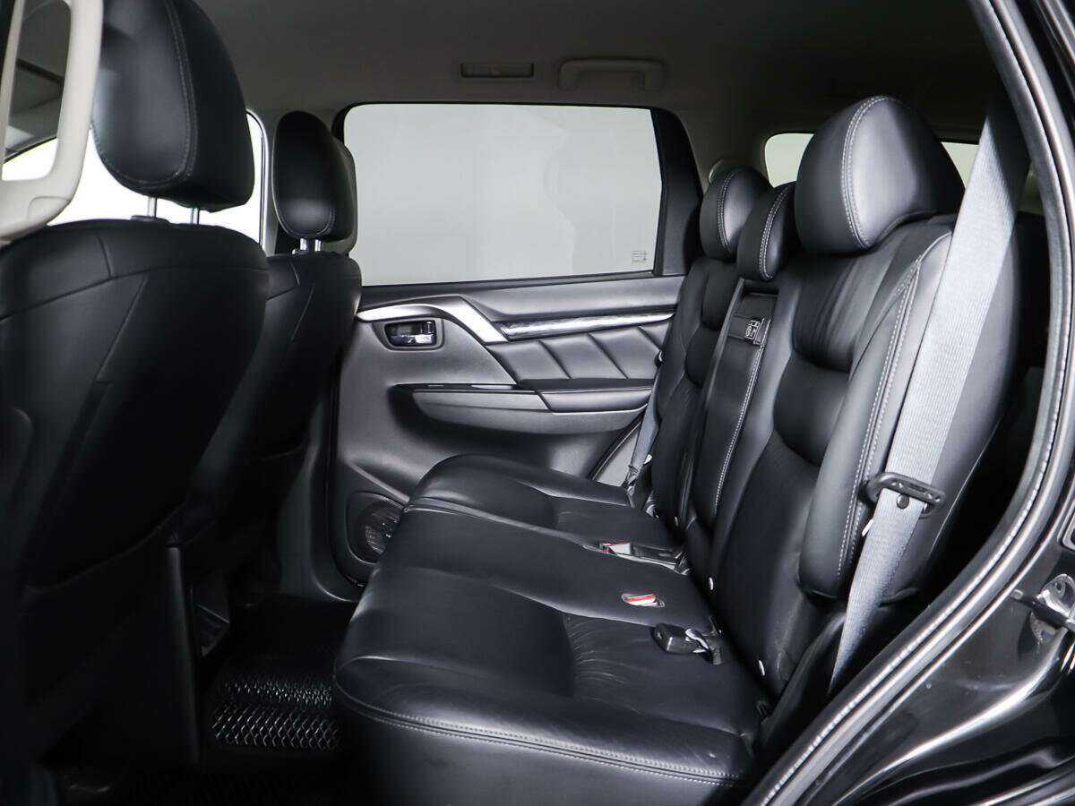 Mitsubishi Pajero Sport с пробегом — 2019 год. Фото: #11