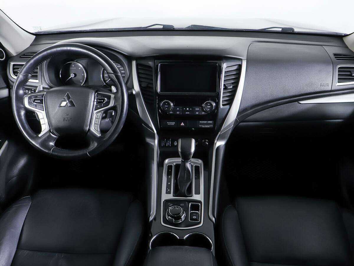 Mitsubishi Pajero Sport с пробегом — 2019 год. Фото: #12