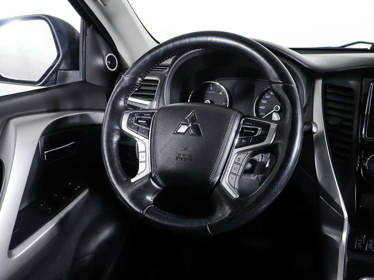 Mitsubishi Pajero Sport с пробегом — 2019 год. Фото: #16