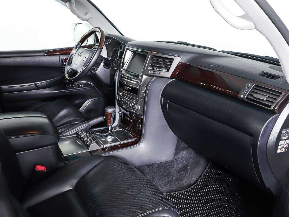 Lexus LX с пробегом — 2011 год. Фото: #7