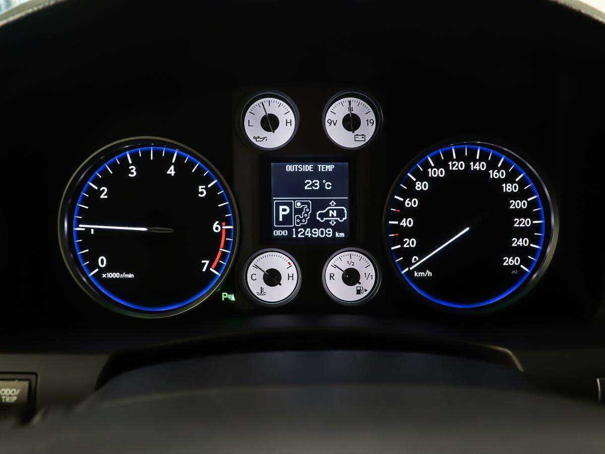 Lexus LX с пробегом — 2011 год. Фото: #12