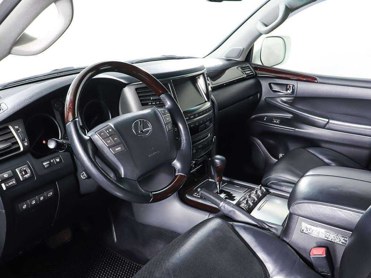 Lexus LX с пробегом — 2011 год. Фото: #13