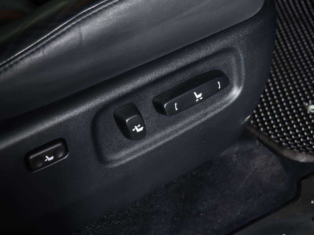 Lexus LX с пробегом — 2011 год. Фото: #16