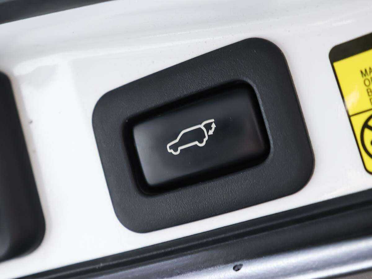 Lexus LX с пробегом — 2011 год. Фото: #17