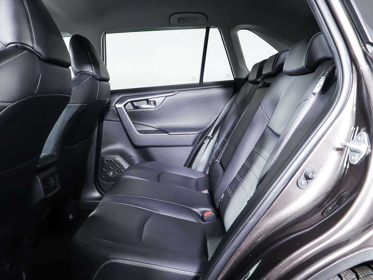 Toyota RAV4 с пробегом — 2019 год. Фото: #9