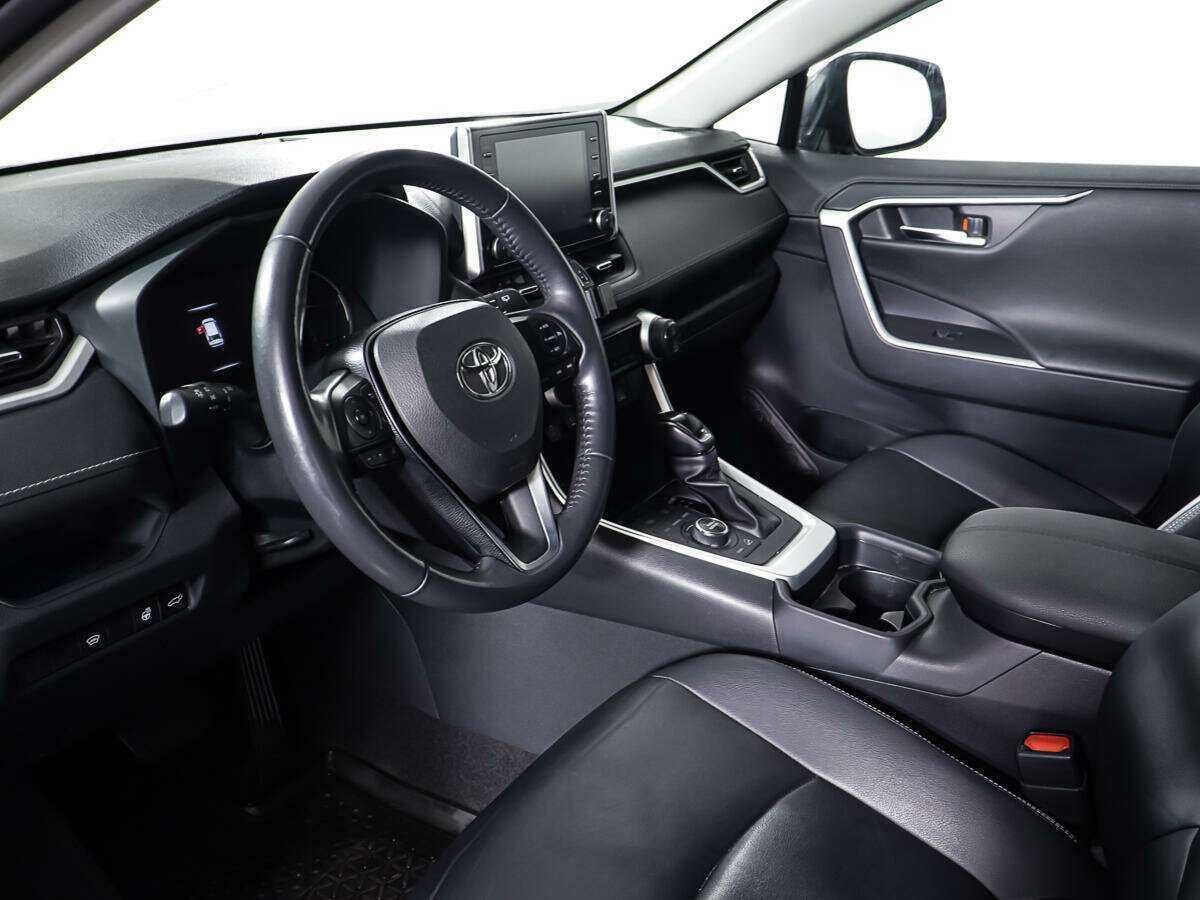 Toyota RAV4 с пробегом — 2019 год. Фото: #12