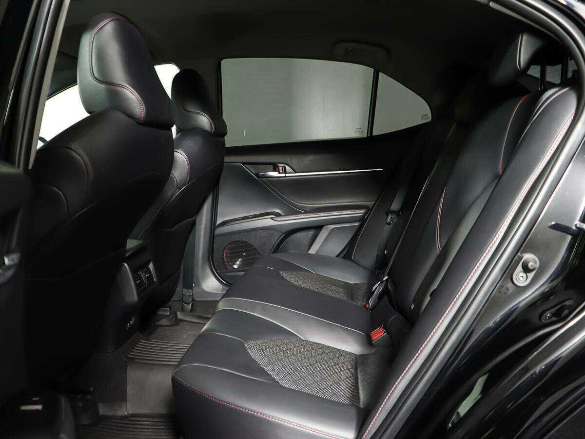 Toyota Camry с пробегом — 2021 год. Фото: #9