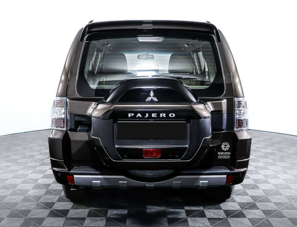 Mitsubishi Pajero с пробегом — 2017 год. Фото: #5