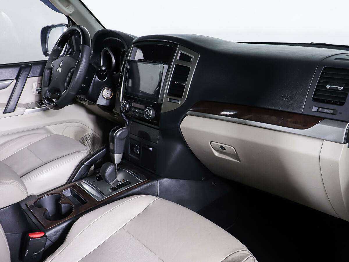 Mitsubishi Pajero с пробегом — 2017 год. Фото: #7