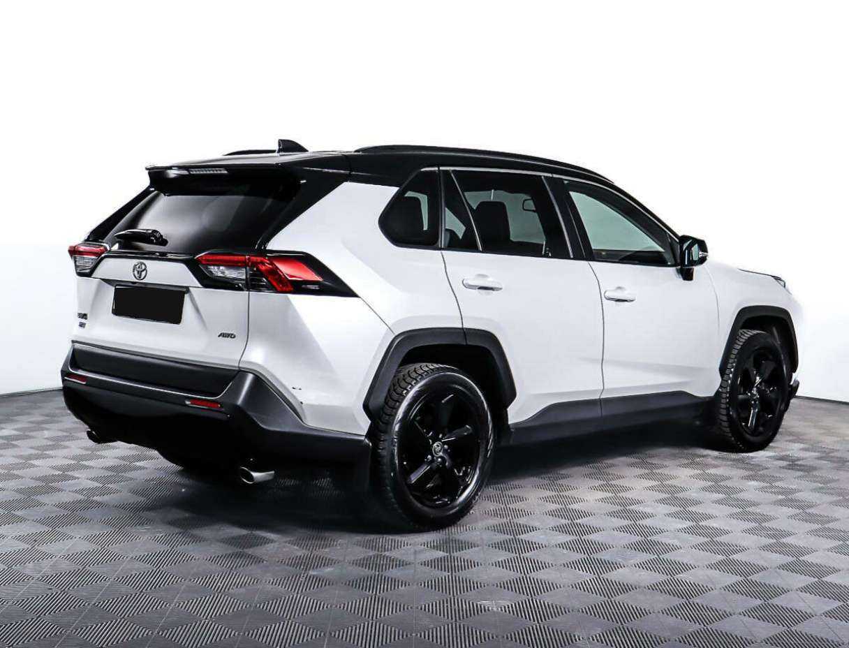 Toyota RAV4 с пробегом — 2021 год. Фото: #4