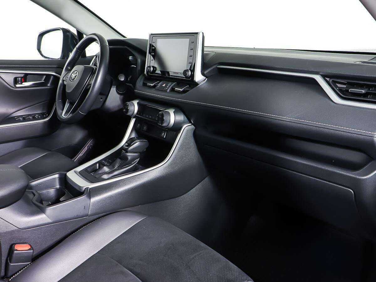 Toyota RAV4 с пробегом — 2021 год. Фото: #8
