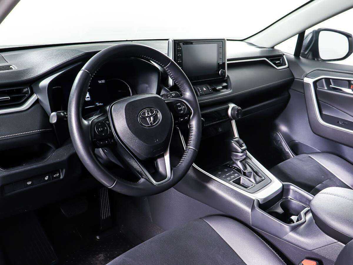 Toyota RAV4 с пробегом — 2021 год. Фото: #12