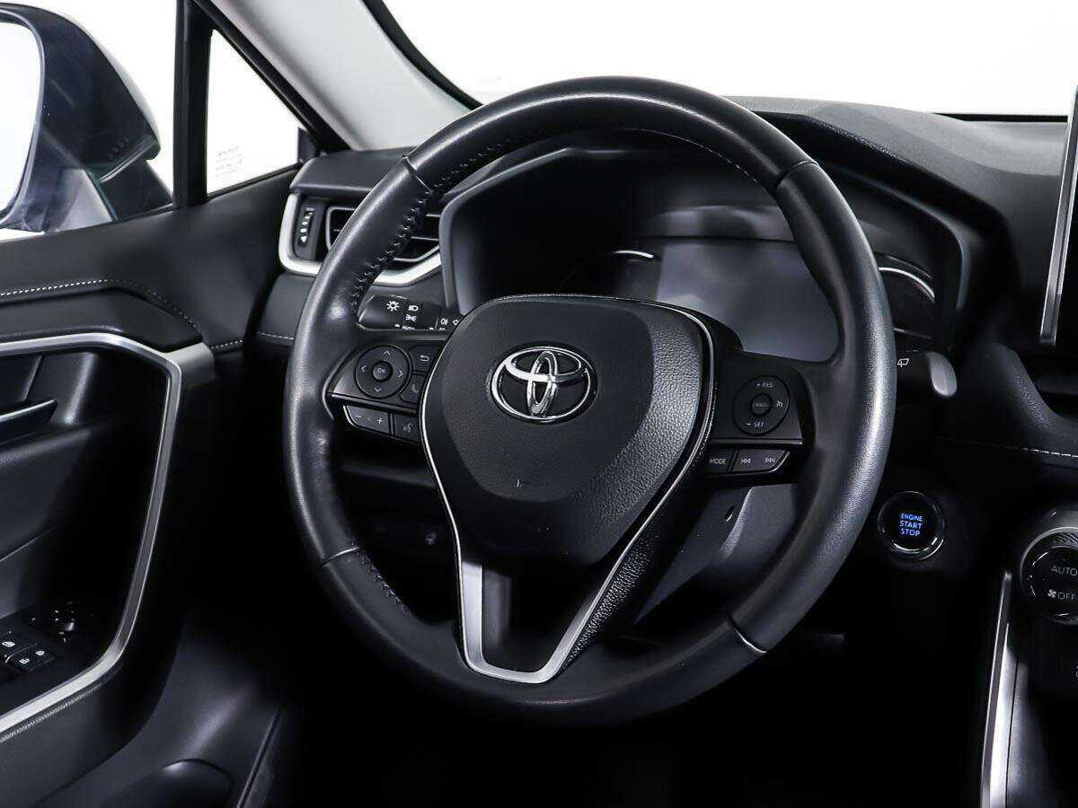 Toyota RAV4 с пробегом — 2021 год. Фото: #13
