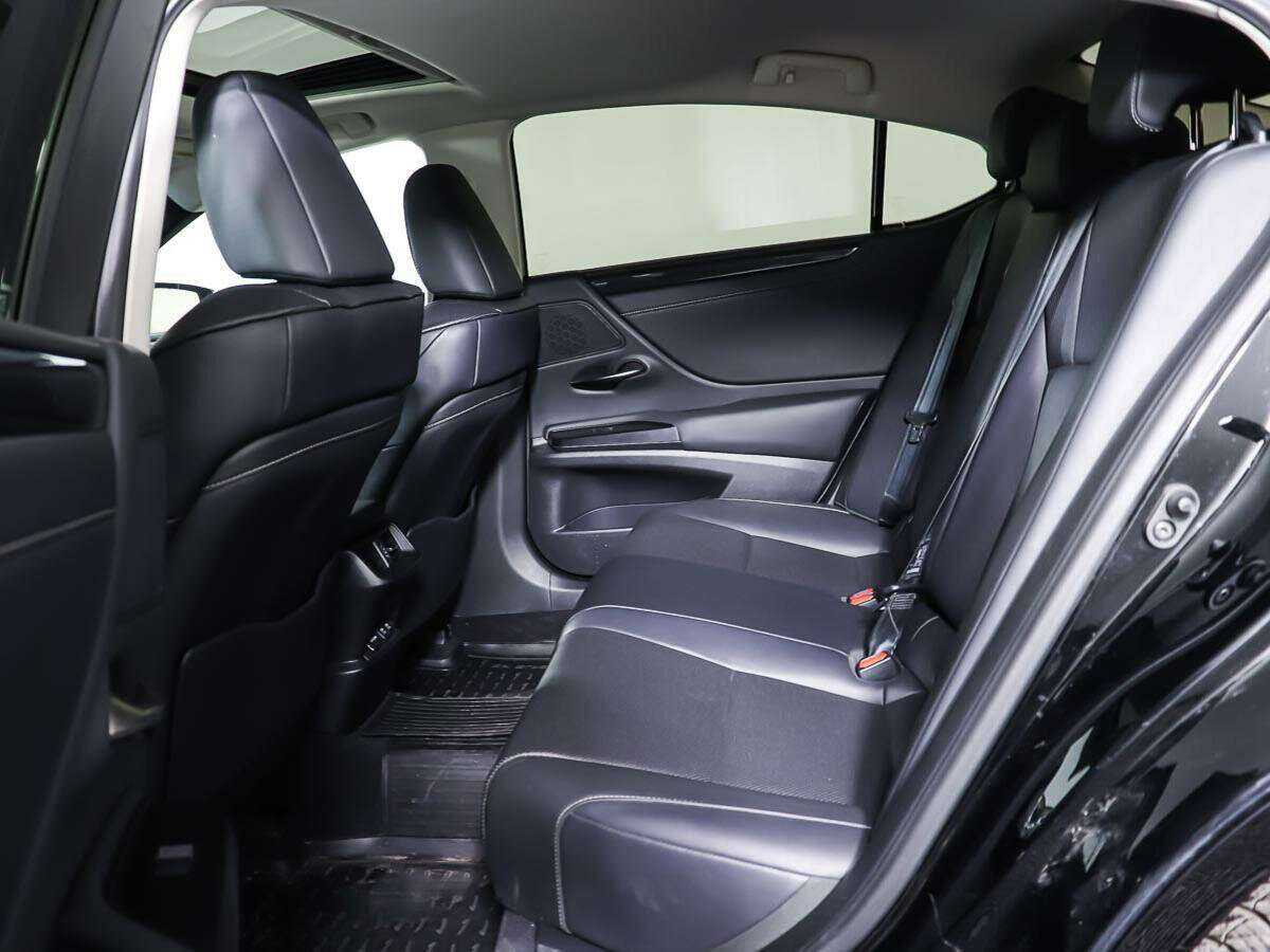 Lexus ES с пробегом — 2020 год. Фото: #9