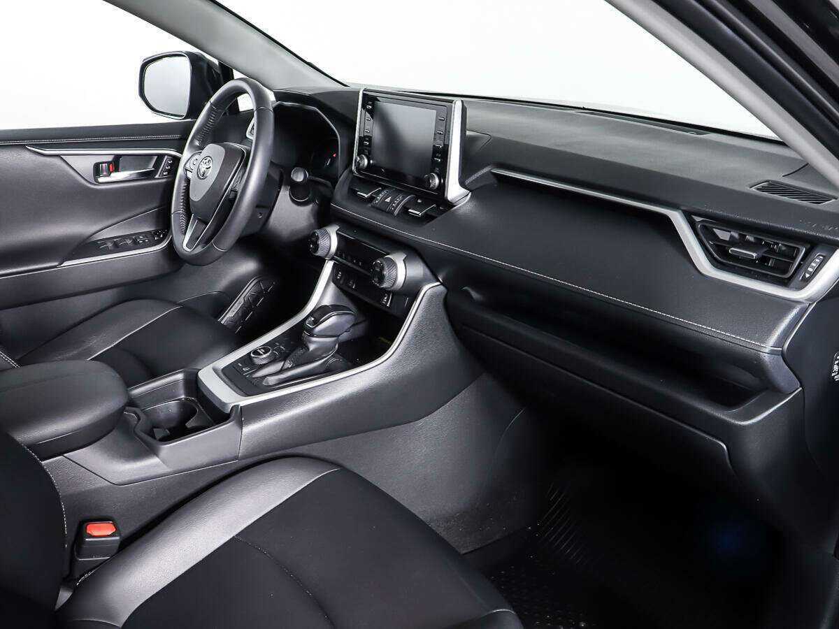 Toyota RAV4 с пробегом — 2021 год. Фото: #8