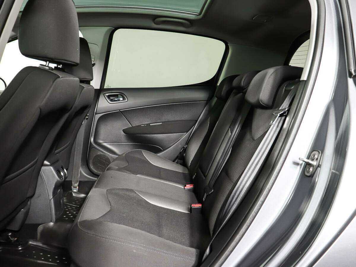 Peugeot 308 с пробегом — 2010 год. Фото: #8