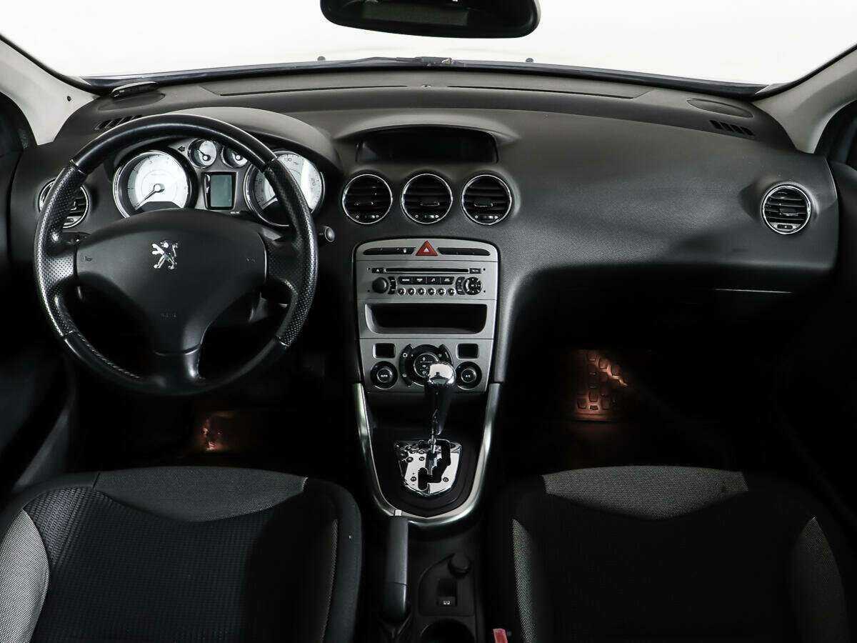 Peugeot 308 с пробегом — 2010 год. Фото: #9